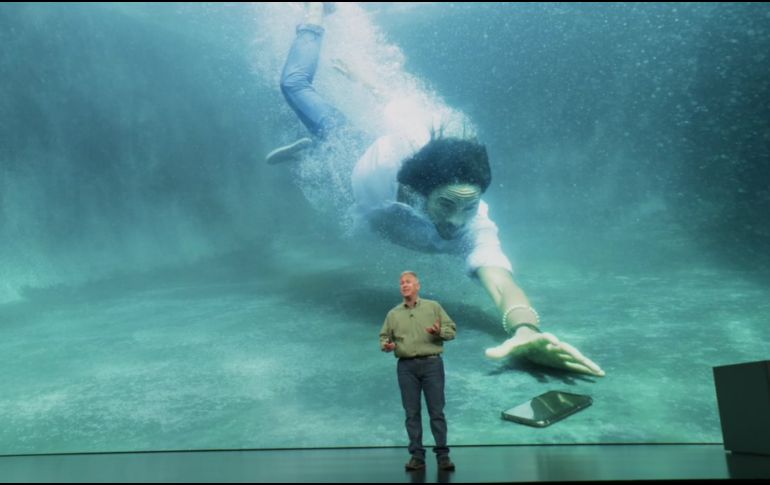 Una de las novedades es su resistencia a caídas y a líquidos. La protección ante el agua se ha mejorado de manera que los teléfonos no se estropeen incluso 