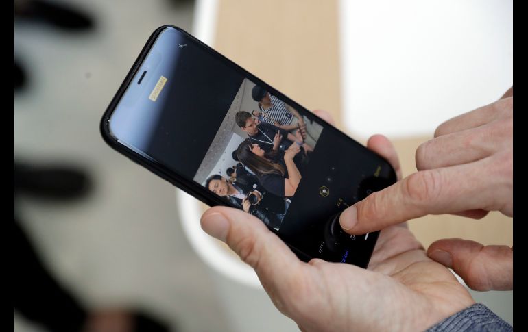 En el Xr, la pantalla es LCD en lugar de una OLED y lleva una carcasa de aluminio en lugar de acero. Además cuenta con una cámara única de 12 megapixeles. AP/M. Sánchez