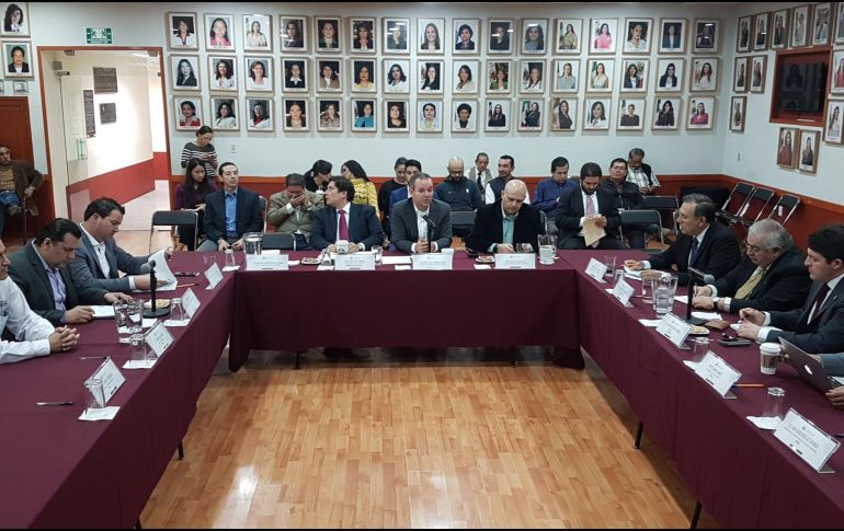 Coparmex propuso analizar la posibilidad de conformar consejos regionales de mejora regulatoria en lugar de una nueva comisión. TWITTER / @LegislativoJal