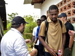 Miembros de la Defensoría del Pueblo, así como del Episcopado de Colombia, el CICR e integrantes de la sociedad civil acompañaron a los liberados. TWITTER/@@DefensoriaCol