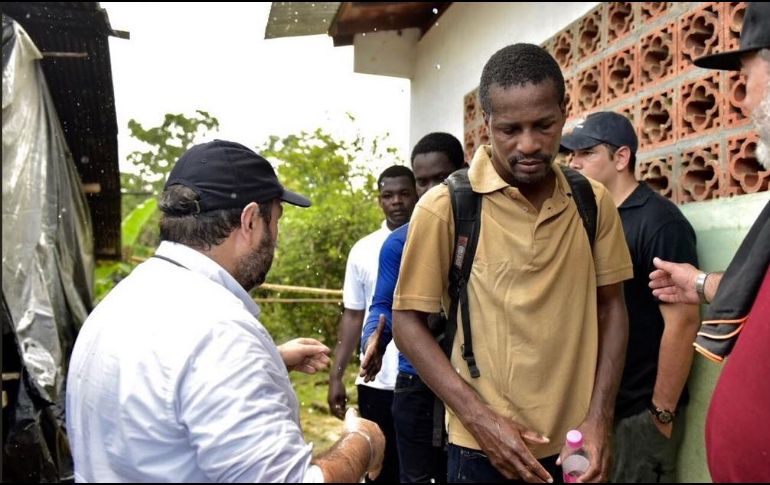 Miembros de la Defensoría del Pueblo, así como del Episcopado de Colombia, el CICR e integrantes de la sociedad civil acompañaron a los liberados. TWITTER/@@DefensoriaCol