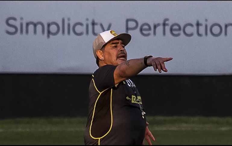 Falta saber si Maradona ya entregó los papeles que lo acreditan como director técnico al Ascenso Mx para poder ser registrado. MEXSPORT / ARCHIVO