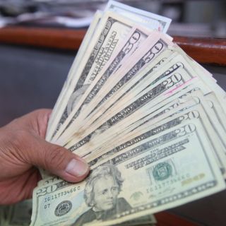 Dólar abre con descenso, se vende en 19.35 pesos