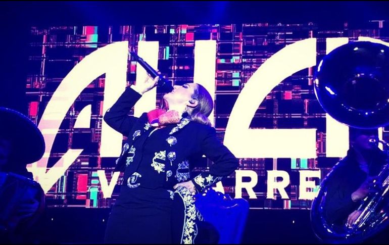 Desde el principio el sonido le jugó una mala pasada a Alicia, quien se escuchaba ronca y con poca potencia, sin mencionar que los instrumentos se perdían, falla que la propia cantante puso en evidencia y pidió disculpas por ello. TWITTER / @LaVillarrealMx