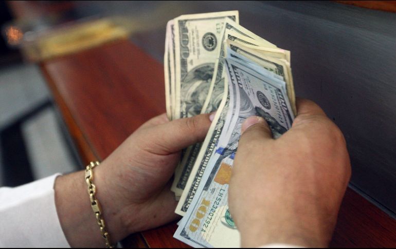 El billete verde se adquiere en un mínimo de 17.75 pesos. EL INFORMADOR / ARCHIVO