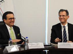 Smith Ramos (d) comentó que desde el inicio de la renegociación del TLCAN, México siempre manifestó que el escenario ideal es mantener un acuerdo trilateral. AFP/ARCHIVO
