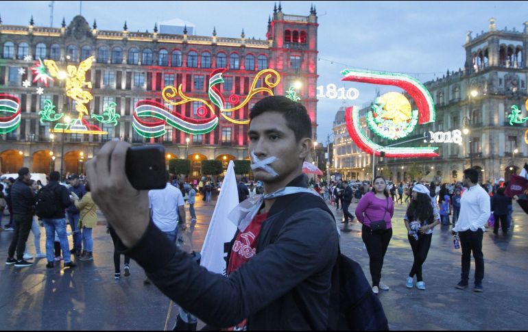 En completo silencio, los participantes marcharon por Paseo de la Reforma hacia el Zócalo capitalino. NTX/J. Lira
