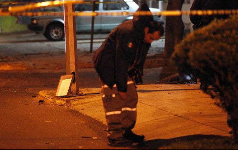 Los cuerpos de tres presuntos delincuentes quedan enlazados, mientras que el cuarto, es alcanzado por las balas cuando intentaba huir. EL INFORMADOR / ARCHIVO