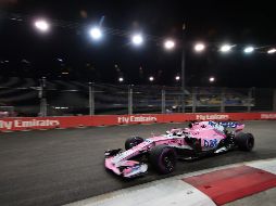 El tapatío apareció en el Circuito callejero de Marina Bay y al completar 25 giros logró su mejor tiempo en 1:42.412 minutos. EFE / W. Woon