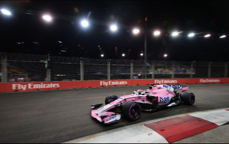 El tapatío apareció en el Circuito callejero de Marina Bay y al completar 25 giros logró su mejor tiempo en 1:42.412 minutos. EFE / W. Woon