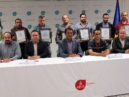 En este año se entregaron tres millones de pesos en apoyos a 51 apicultores de 20 municipios, con un inventario de 18 mil colmenas, para la adquisición de nuevos equipos para extracción, envasado y generación de valor agregado en la miel. ESPECIAL / SEDER