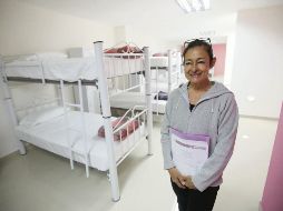 Juana Camacho dejará los pasillos del Hospital Civil para descansar en la nueva área que se inauguró para atender principalmente a los familiares de los pacientes que llegan desde municipios y estados que están fuera de la metrópoli para recibir atención médica. EL INFORMADOR / F. Atilano