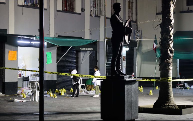 Todo empexó por un enfrentamiento entre dos grupos que paso de palabras a golpes y que algunos miembro sacaran armas cortas de fuego. EL UNIVERSAL