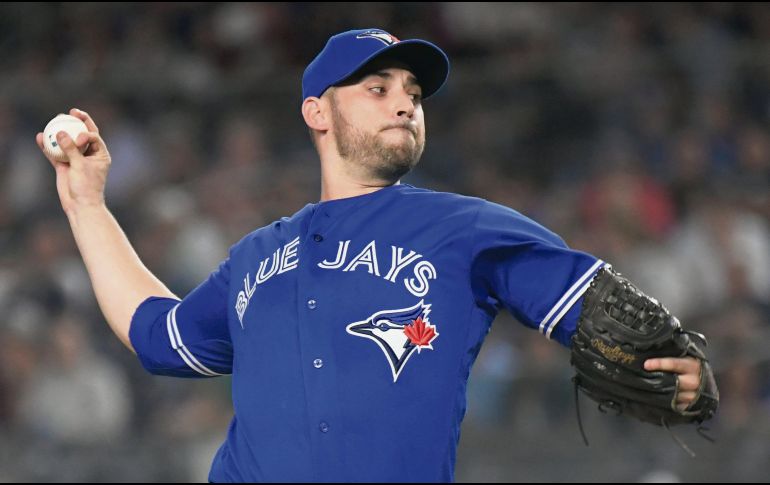 El mexicano Marco Estrada tuvo una mala apertura con los Azulejos al recibir ocho carreras en apenas dos entradas y dos tercios de labor. AP