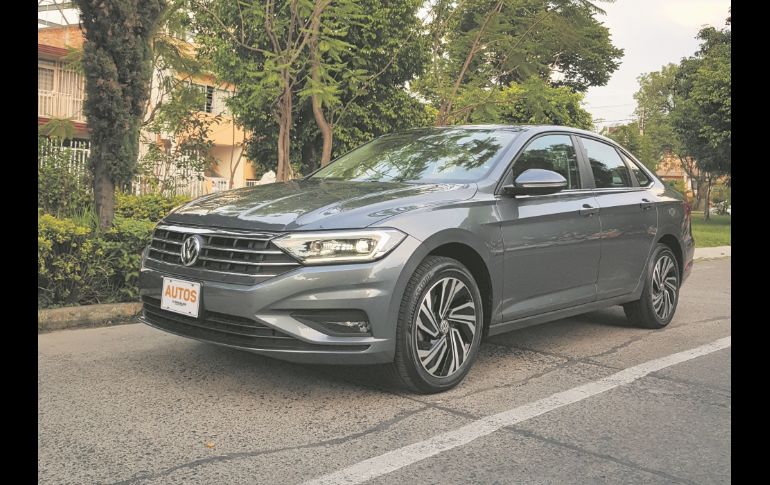 El Volkswagen Jetta es uno de esos autos que han podido trascender al paso de los años, específicamente en México.