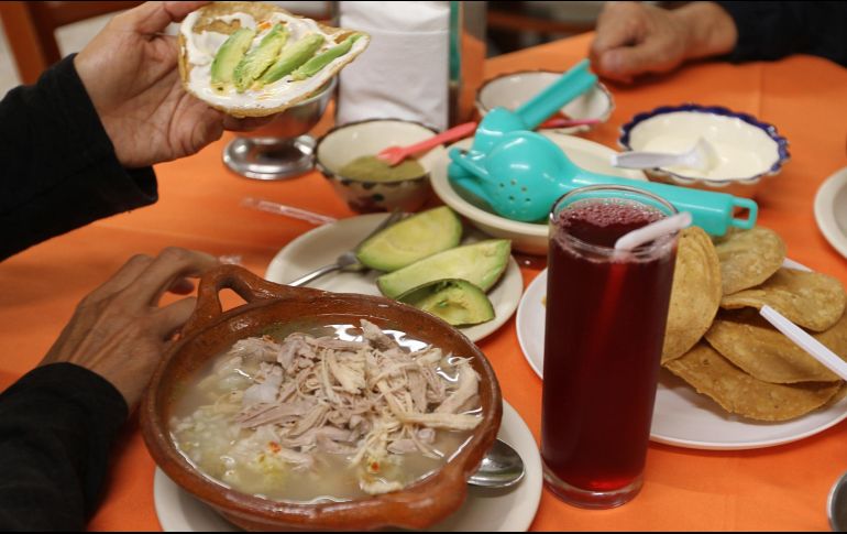 Señala un estudio que 85 por ciento de los mexicanos festejará con su familia, 45 por ciento con amigos y 22 por ciento con su pareja. NTX / ARCHIVO