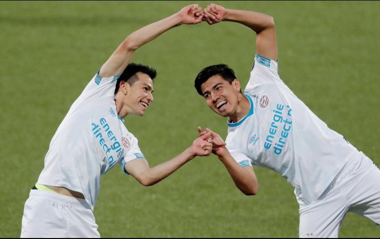 ''Guti' ingresó al 70' y a los tres minutos puso un pase al ''Chucky'' para que convirtiera su segundo gol de la jornada. TWITTER / @psveindhoven