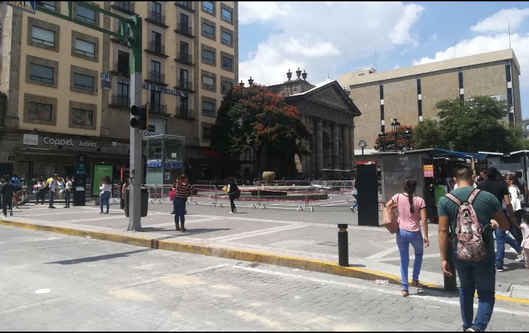 Las personas empiezan a darle vida a los puntos donde se celebrarán el tradicional festejo patrio. EL INFORMADOR