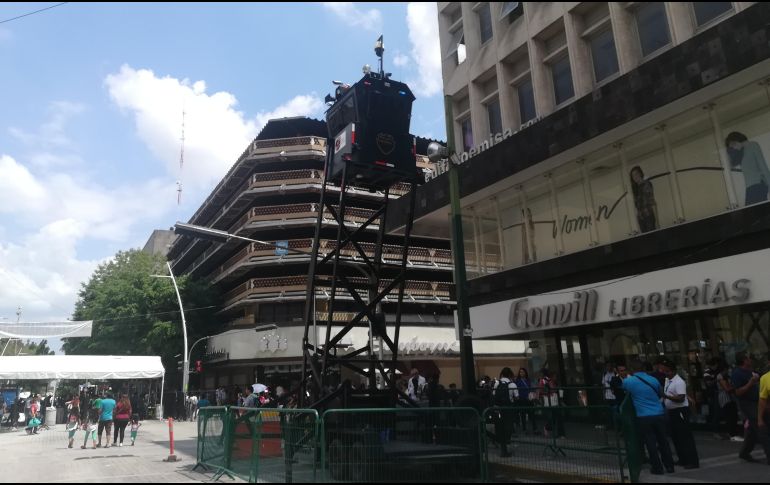 Las personas empiezan a darle vida a los puntos donde se celebrarán el tradicional festejo patrio. EL INFORMADOR