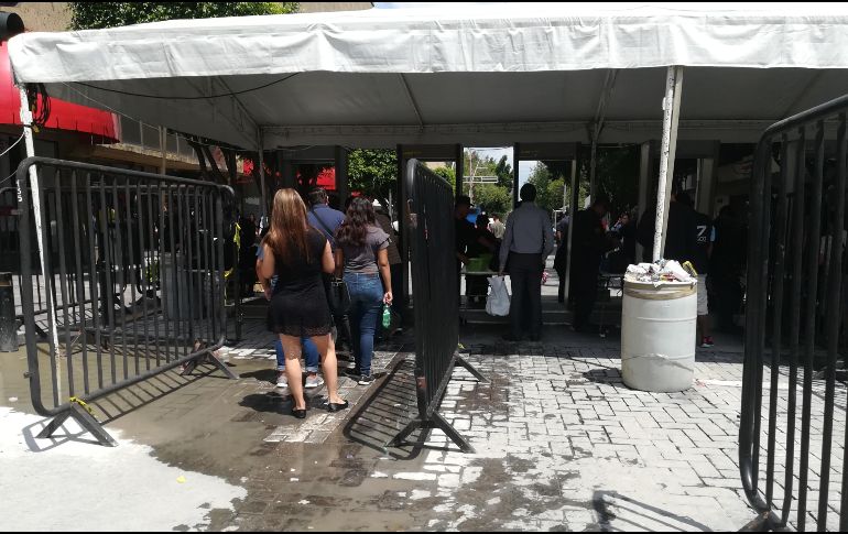 Las personas empiezan a darle vida a los puntos donde se celebrarán el tradicional festejo patrio. EL INFORMADOR