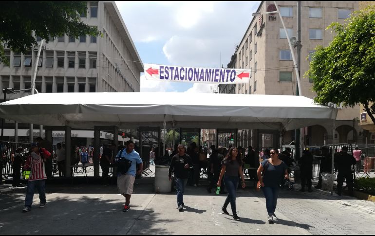Las personas empiezan a darle vida a los puntos donde se celebrarán el tradicional festejo patrio. EL INFORMADOR