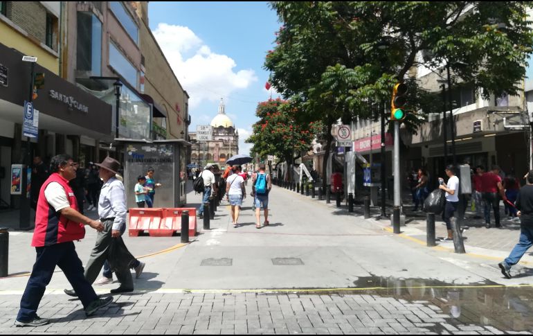 Las personas empiezan a darle vida a los puntos donde se celebrarán el tradicional festejo patrio. EL INFORMADOR