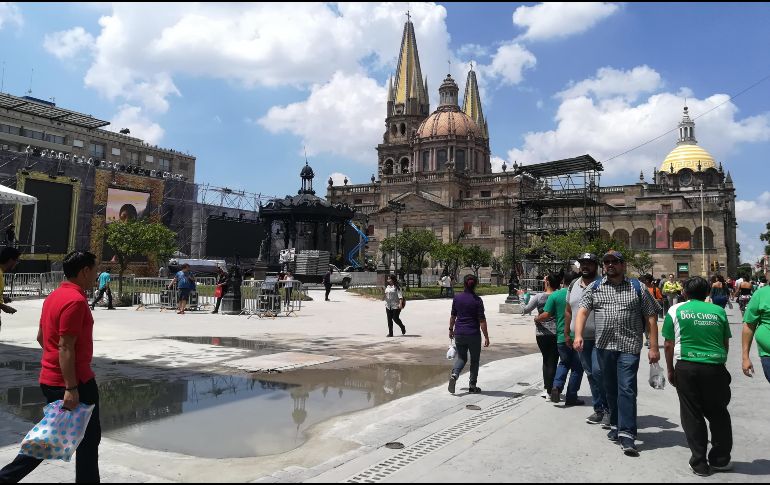 Las personas empiezan a darle vida a los puntos donde se celebrarán el tradicional festejo patrio. EL INFORMADOR