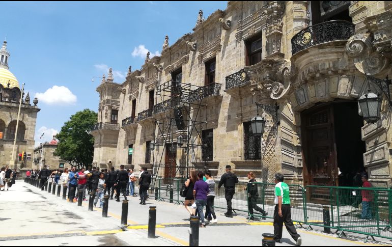 Las personas empiezan a darle vida a los puntos donde se celebrarán el tradicional festejo patrio. EL INFORMADOR