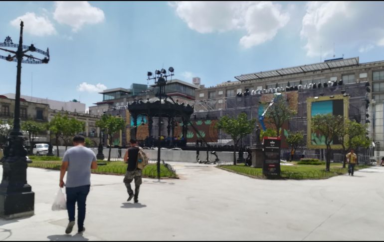 Las personas empiezan a darle vida a los puntos donde se celebrarán el tradicional festejo patrio. EL INFORMADOR