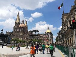 Las personas empiezan a darle vida a los puntos donde se celebrarán el tradicional festejo patrio. EL INFORMADOR