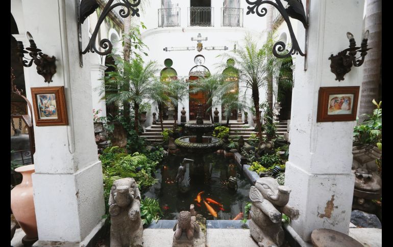 Entre Vacas. Miguel Díaz, hermano de Segundo Díaz, estableció una lechería con todo y vacas en su interior, de ahí el nombre del lugar.