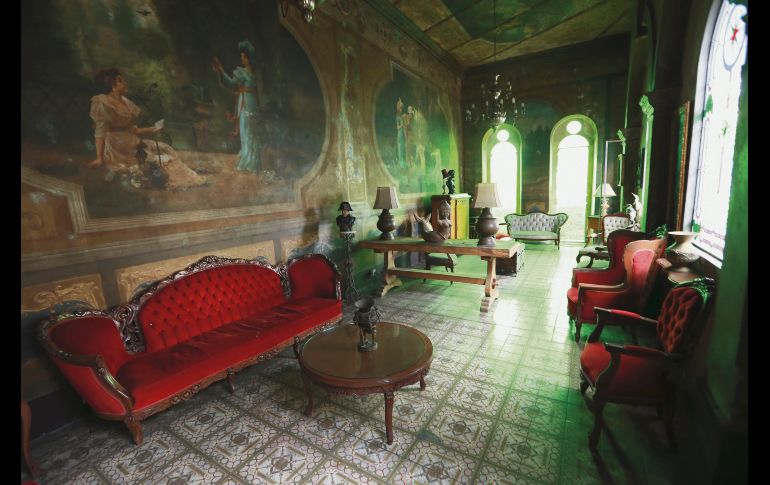 Interiores. Las paredes cuentan con murales del mexicano Xavier Guerrero.