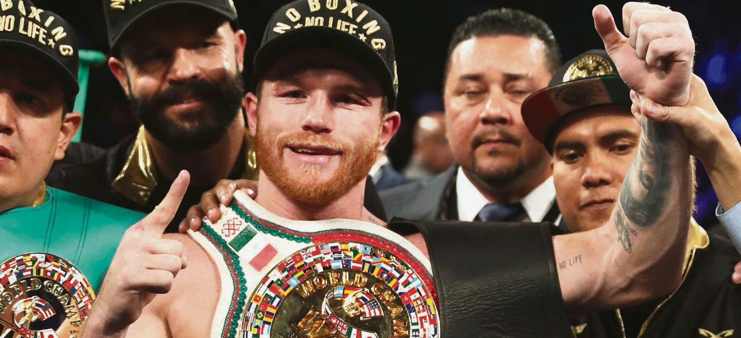 Saúl Álvarez derrota a Genaddy Golovkin en pelea de desempate anoche en Las Vegas. AFP