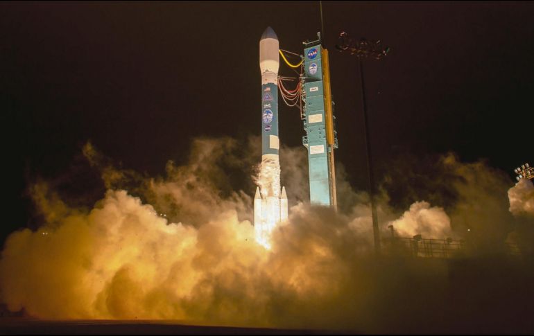 El cohete Delta II lleva el aparato que medirá la helada capa que cubre Groenlandia y la Antártida. AP