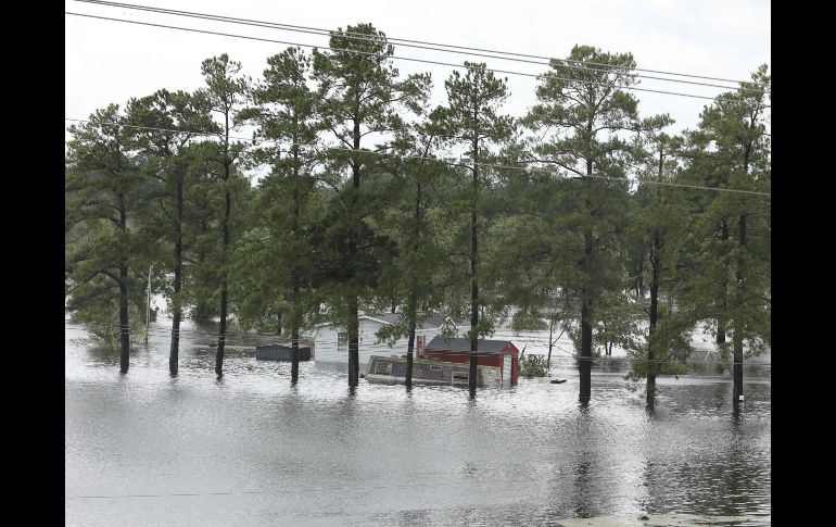 Numerosas carreteras que rodean al río Lumber están cortadas, entre ellas la autopista I-95, que recorre la costa este del país desde Miami hasta Canadá. Un tramo de la I-95 en Lumberton, Carolina del Norte.