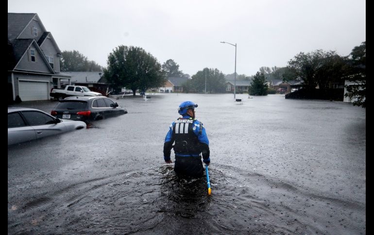 La Guardia Costera y militares de la Guardia Nacional participan en estas operaciones de rescate que se suceden especialmente en Carolina del Norte.