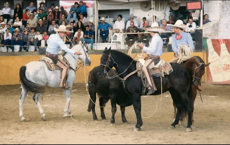 Horacio González y Manuel Lepe ayudaro a que el equipo de Puente de Camotlán se ponga a 24 puntos de Tres Regalos, de Cancún. CASAMA