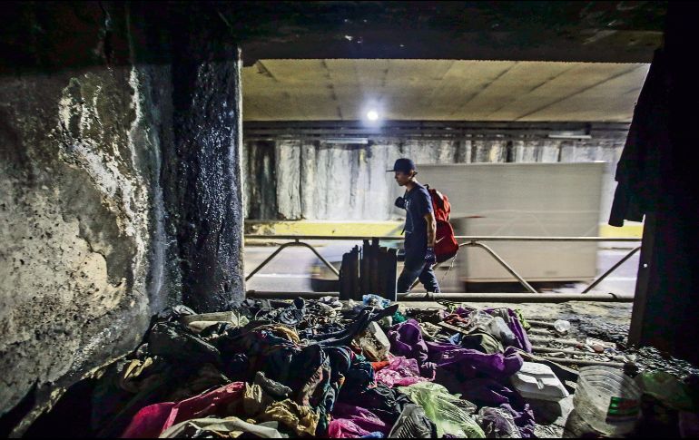 Las personas sin hogar acumulan desechos en los respiraderos, una acción que colabora a las inundaciones como la ocurrida el 12 de septiembre. EL INFORMADOR/F. Atilano