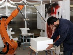 Actualmente los robots llevan a cabo el 29 % del total de tareas, un porcentaje que aumentará a 42 % en 2022 y al 52 % en 2025. NOTIMEX/Archivo