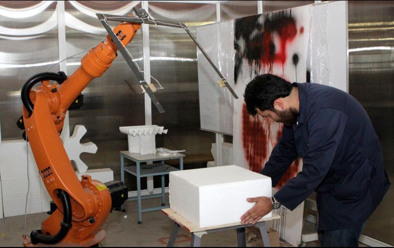 Actualmente los robots llevan a cabo el 29 % del total de tareas, un porcentaje que aumentará a 42 % en 2022 y al 52 % en 2025. NOTIMEX/Archivo