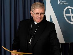 El obispo Juan Antonio Menéndez (imagen) ofreció una rueda de prensa para informar sobre la suspensión de 10 años de José Manuel. EFE / J. Casares