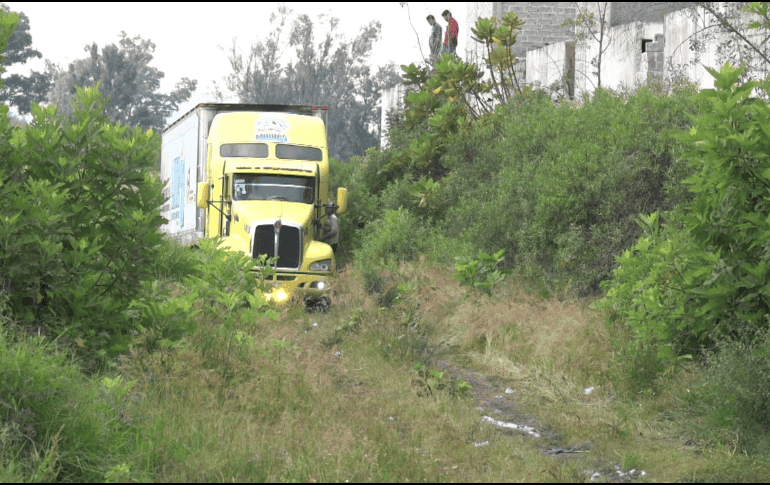 Según lo informado por el IJCF, todos los cuerpos de las personas que se encuentran dentro de la caja del tráiler cuentan con las debidas líneas de identificación. TWITTER / @Jnlomeli