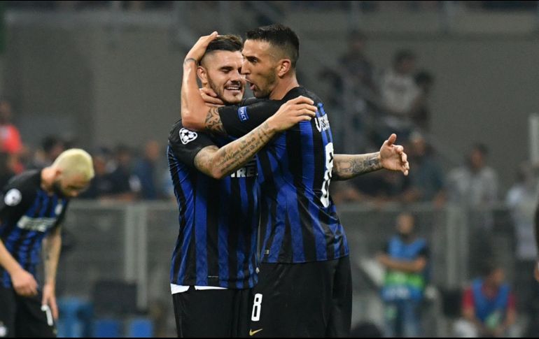 Los anotadores del conjunto italiano celebran juntos el triunfo del equipo. AFP / A. Solaro
