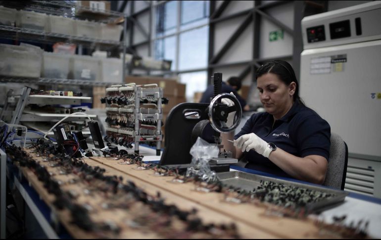 En su comparación anual, el personal ocupado registró un aumento de 2.5%, las horas trabajadas ascendieron 2.9% y las remuneraciones medias reales 1.1%. EFE/Archivo