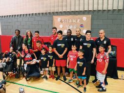Jugadores de Tigres y del Toronto FC convivieron con algunos pequeños de la ciudad canadiense antes de disputar hoy la primera edición de la Campeones Cup.TWITTER / @tigresoficial