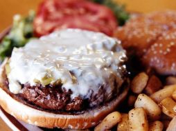 El colesterol en la sangre es un padecimiento silencioso y fulminante en determinado momento, no tiene síntomas y se presenta igual en hombres que en mujeres. AP / ARCHIVO