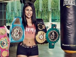 Monarca. Arely Muciño ostenta cuatro títulos mundiales en peso mosca. ESPECIAL /