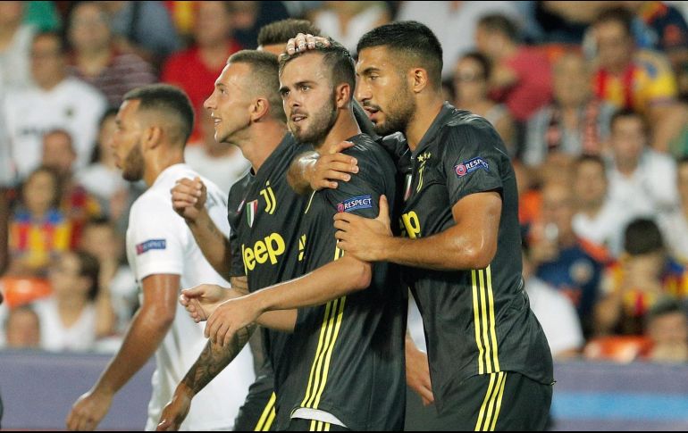 Miralem Pjanic anota desde el punto de cal al 45' y al 51'. EFE/J. C. Cárdenas