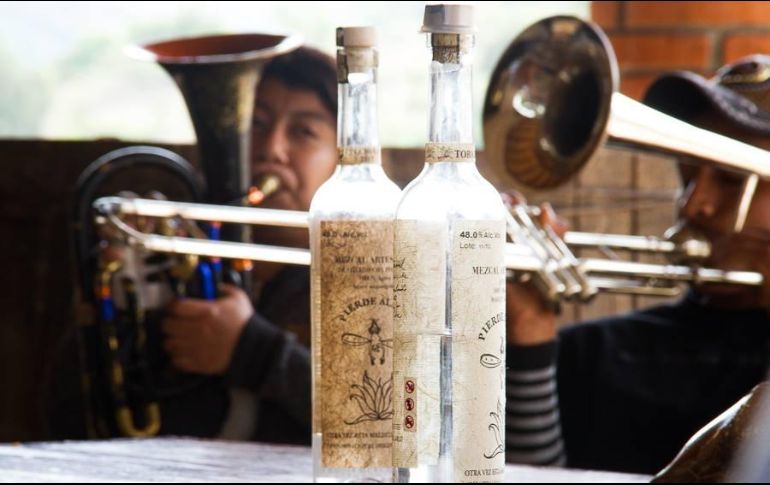 En México, la comercialización del mezcal en el primer semestre de este 2018 tuvo un crecimiento anual del 34.6 % en valor y 27.9 % en volumen. FACEBOOK/MezcalPierdeAlmas