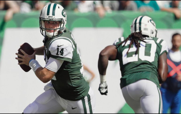 Darnold (#14) recibió el puesto titular de los Jets desde la Semana 1 y ha guiado al equipo a un récord de 1-1. AP / J. Cortez